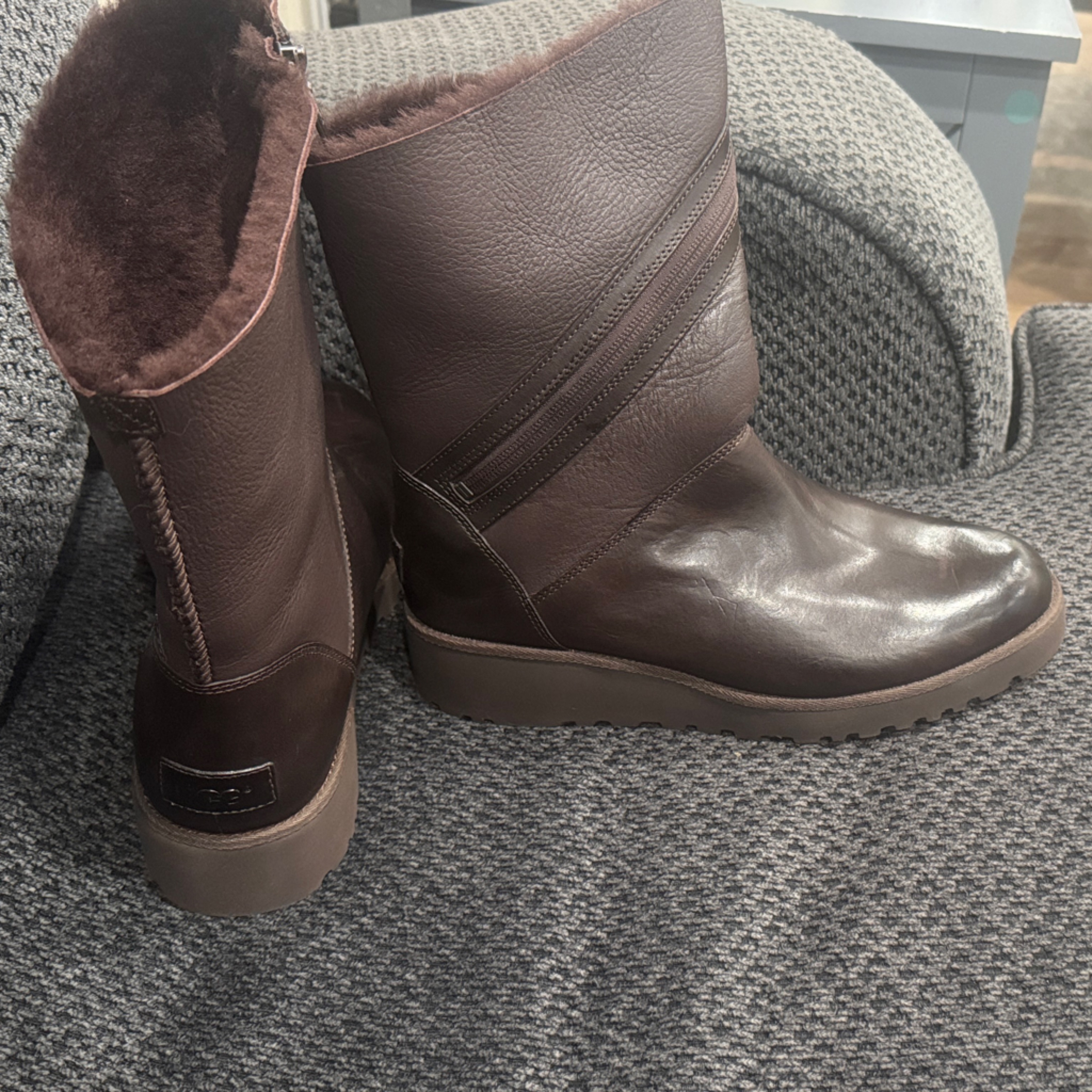 Ugg Brown Leather Shearling Zip Winter Boots | Cozy Fur Lined Size 9